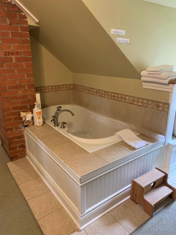 The Red Coat Bed & Breakfast Niagara-on-the-Lake Bagian luar foto